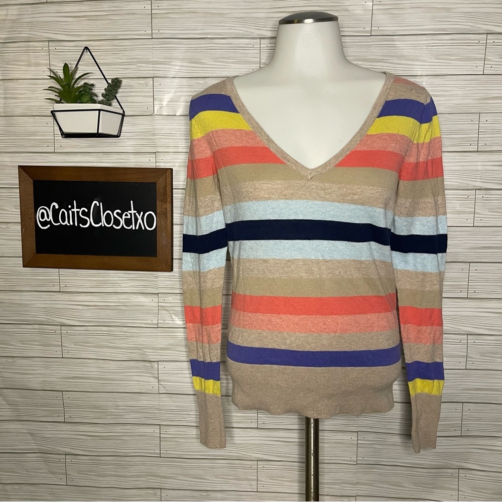 🫶 Old Navy V Neck Sweater